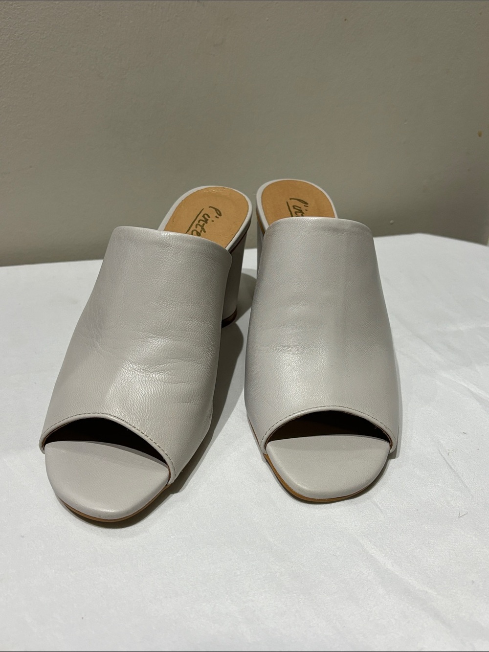 l’intervalle Women's Open-Toe Slip-On Mule in Light grayish beige